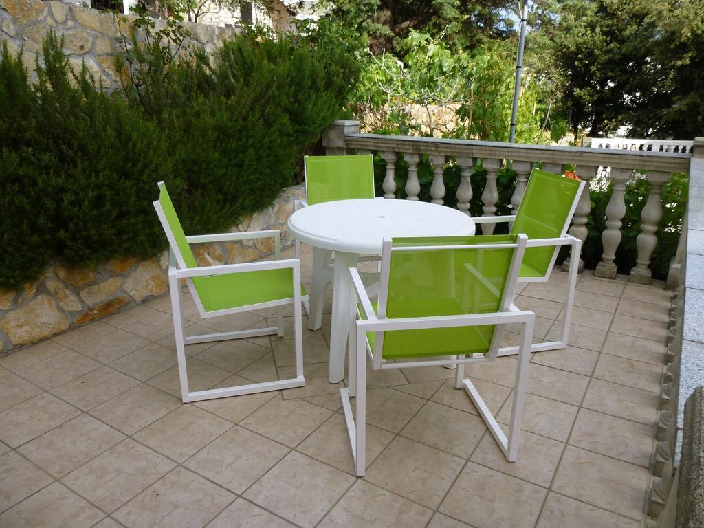Apartments Villa Rosmarin Omišalj Стая снимка