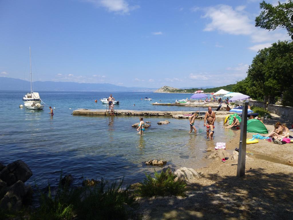 Apartments Villa Rosmarin Omišalj Екстериор снимка
