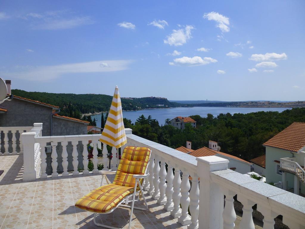 Apartments Villa Rosmarin Omišalj Стая снимка