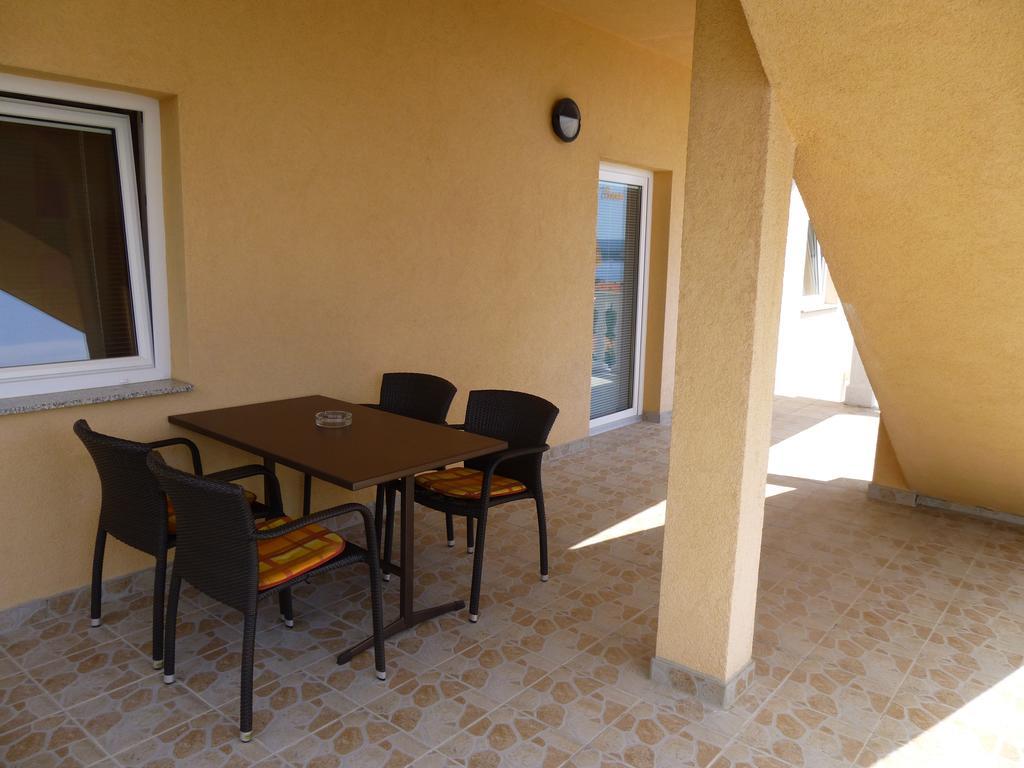 Apartments Villa Rosmarin Omišalj Екстериор снимка