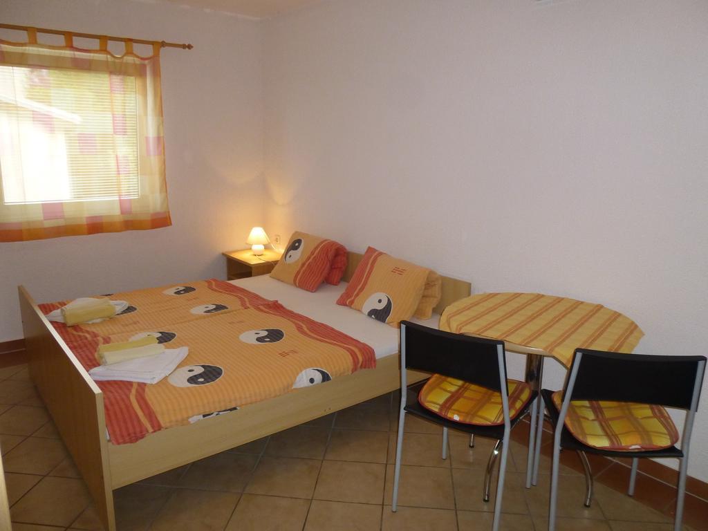Apartments Villa Rosmarin Omišalj Стая снимка